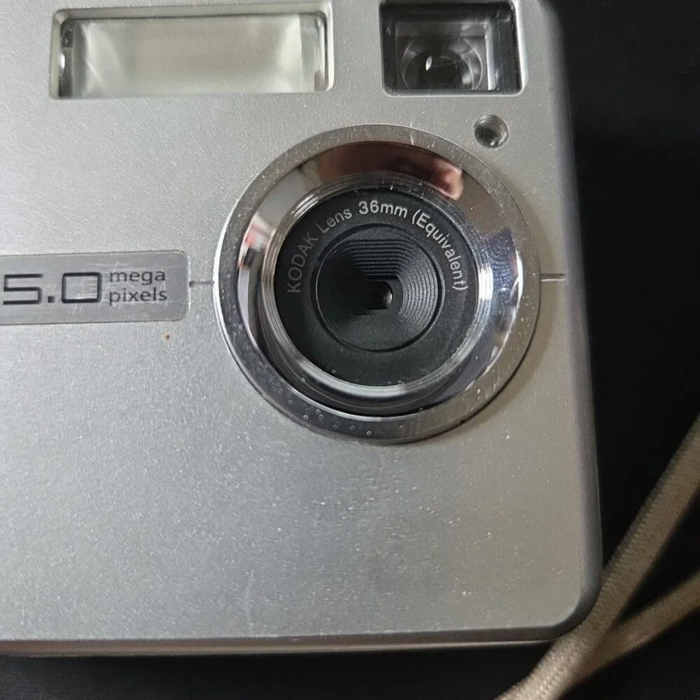 Kodak Digital Camera EasyShare C530 5.0MP Silver Tested (Broken Battery Door)